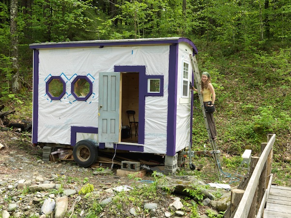 Mary C. Murphy ’05 with her tiny house